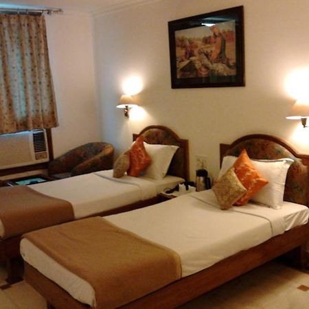 Hotel Diana Palace Jaipur Bagian luar foto